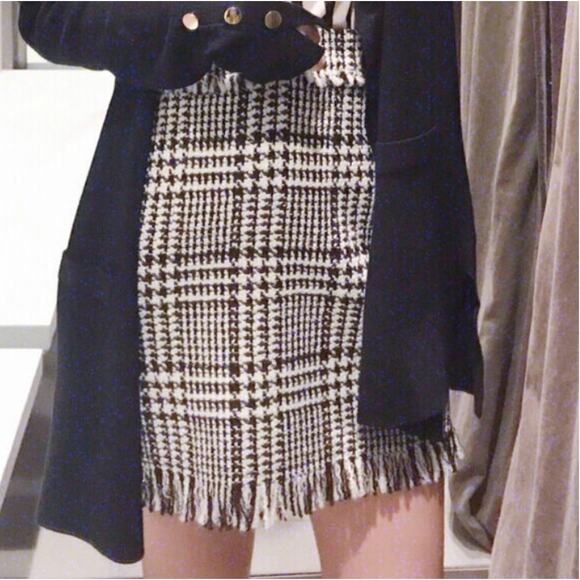Zara Houndstooth Tweed Mini Skirt Black White Plaid Fringe Size XS - Picture 1 of 12